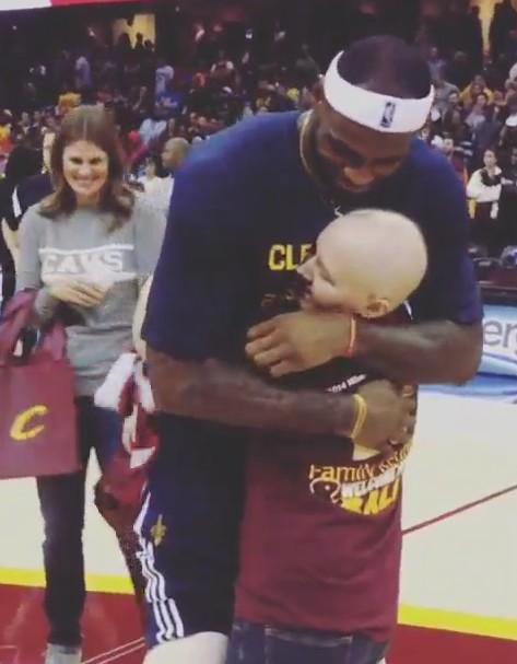 jackie__custer's tweet photo. literally shaking right now @KingJames @cavs thank you so much http://t.co/wJkT2P2wcx