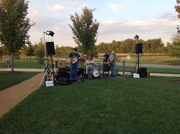 Immunogenomics's tweet photo. Live music and great food at #HopsontheHelix #IGC2014 #immunogenomics http://t.co/Wk7j9w3vS0