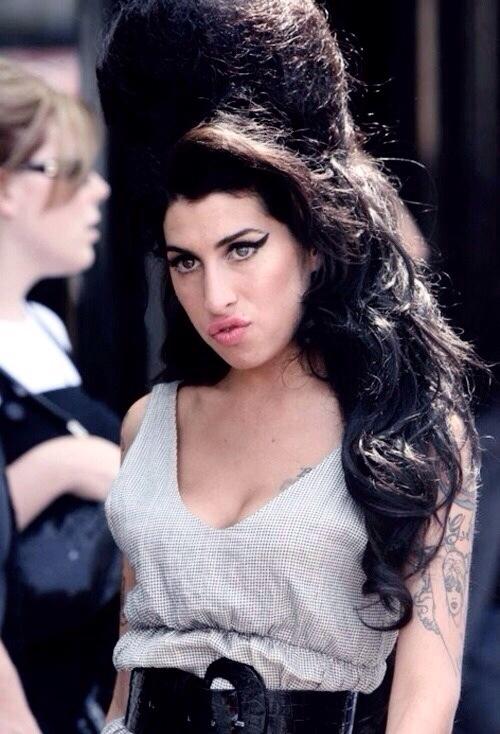 I wonder what was she thinking in that moment😍