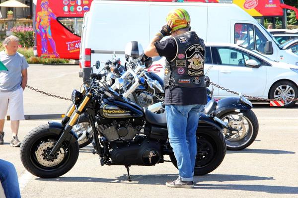 DavidWayneCQ's tweet photo. Florence Italy. Met some dope H-Ds. #HarleyDavidson #Florence http://t.co/sbLQaUZluh