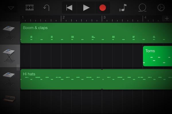 UlrichFuentes's tweet image. Produciendo unos Beats en el mendigo trafical!! #producingtime #df #after #late #beats #musiclover #garageband