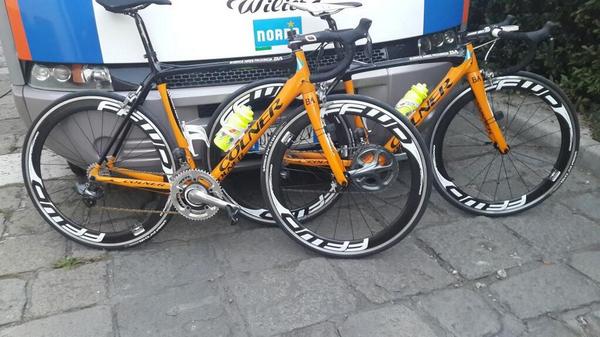 CascosNaranjas1's tweet photo. Siempre acompanados por nuestras @ColnerBikes, equipadas por @ShimanoLATAM y @FFWDwheels! @MzNicolas @SoldainiCycling http://t.co/PCDcTyT2ml