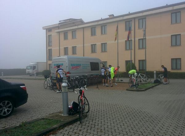 neil_waite's tweet image. Day 2 - 100 miles ahead and a foggy start! Nothing to do with last nights grappa @SparksCharity @KCOMcycles #v2g