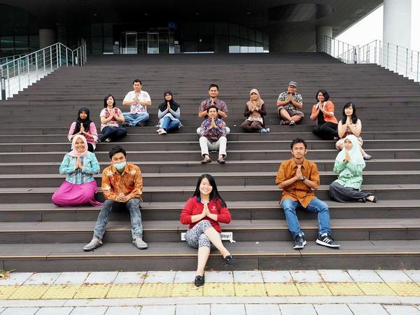 vinayosephine's tweet photo. hidup batik!!!! #KAIST #BatikDayKorea #Perpika http://t.co/imeI8cE6Mw