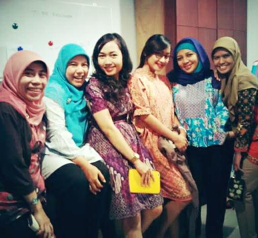 r1nc3s's tweet photo. Lunch time at @RiceBowl_Ind w/expro ladies at batik day http://t.co/WxZXeM4idG