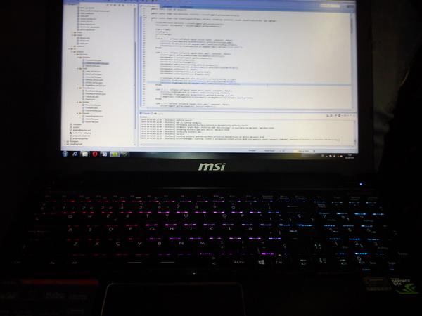 Ssr1368's tweet image. A las 7 de la mañana en el tren. ¡Vamos! #programmingTime #mamiPorQuéNoElegiOtraProfesión #porqueEstoMolaHijo #bonDia