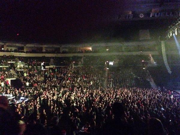 Angela_F13's tweet photo. Alright @Godsmack_Music get your asses out here!! #Winnipeg is ready for you! http://t.co/hjHYn2r4gR
