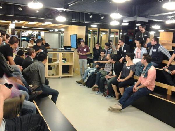 SWMexicoCity's tweet photo. El propósito de #FlashbackNight es reunir a toda la comuniad de Startup Weekend los primeros miércoles de cada mes. http://t.co/LtPUhd55Tz