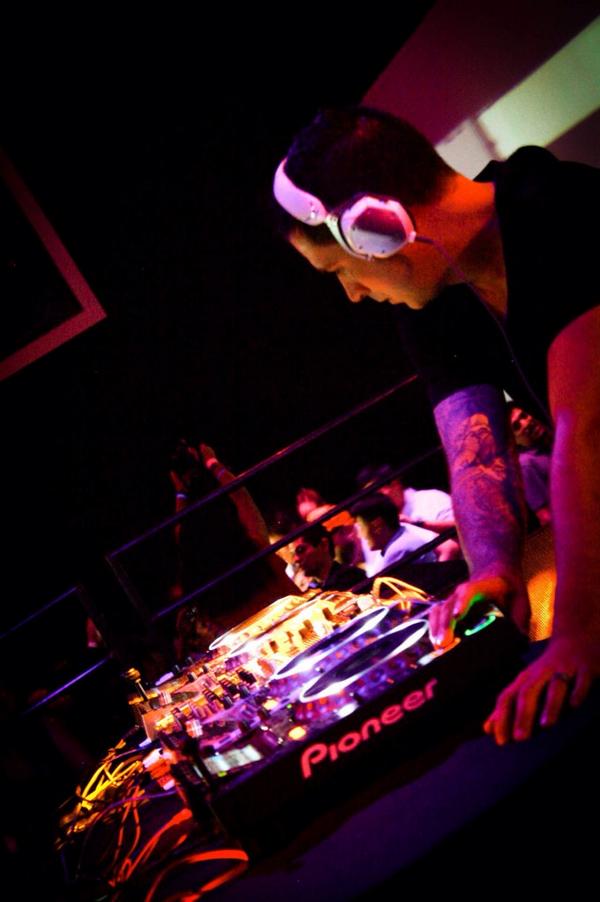 DjaneAlyson's tweet photo. @SeanTyas "Remember Special Night" #armadafest #TranceAddict http://t.co/eYGPBlE7Qm