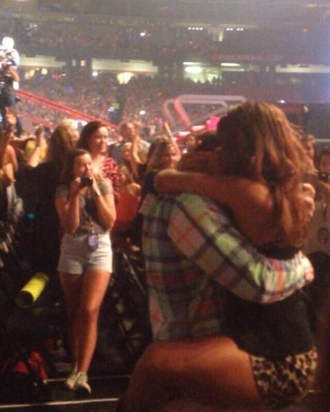 onlyonedforme's tweet photo. The proposal! #1Proposal #SheSaidYes http://t.co/fSMqvge9MU