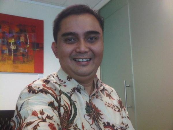 Pencheng72's tweet photo. Batik bagaikan darah di hari hariku@net_cj http://t.co/qxWGUtPO12