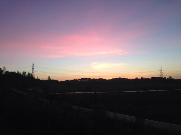 FiBerryJohnston's tweet photo. Left the house when it was dark but managed to see the sunrise #morningsaintsobad http://t.co/9EGOunaPqT