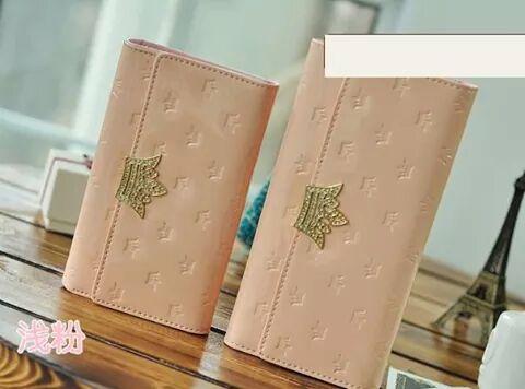 Dompet J.Estina premium quality medium size: 350.000 long: 375.000
Semua ready stock ya di <a href="/sehunoonashop/">K-Shop</a>