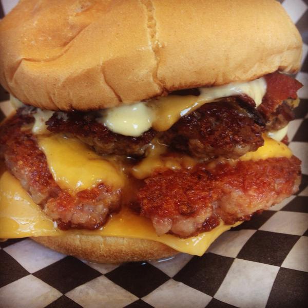 HOLYCHUCKBURGER's tweet photo. THE MISUNDERSTOOD FAT PIG
#baconpatty #beefpatty #doublecheese #maplesmokedbacon #bacondressing #holychuck #burger http://t.co/0wv4VRFPQI