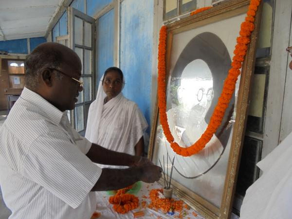 DhubriDCC's tweet photo. DCC Dhubri And Sevadal District Observed Gandhi Jayanti On 2nd Oct/14 In a Befitting Manner With A Day Long Programme http://t.co/REqCYeLVht