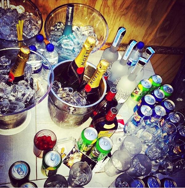KonstaHN's tweet photo. Buena la peda con los primos 👌💀👍 #laotraves #notomamos #miawww http://t.co/vWIVZdGr5r