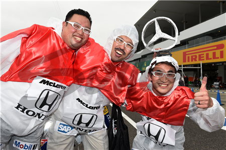 MSI_Images's tweet photo. Fans at the #JapaneseGP #Suzuka #F1 http://t.co/vzRhztcSr8