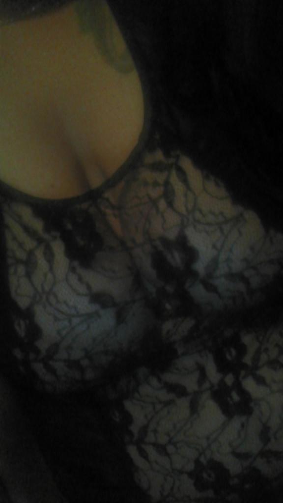 kimmiemay5's tweet photo. #imlive #mfc #seethroughagain #nobra #bigboobs #seethroughthong #letsplay http://t.co/qndpTawDaU