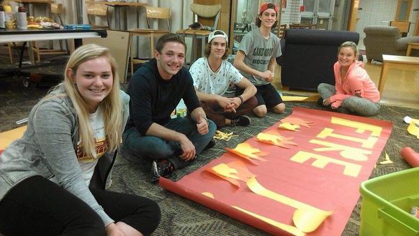 ThorpeHallCMU's tweet image. Gettin creative here in Thorpe! #floatbuilding #CMUHomecoming2014