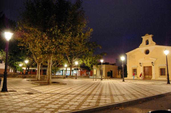 Sitelec ilumina #losbarrios Plaza de San Juan Bautista de #LosCortijillos.