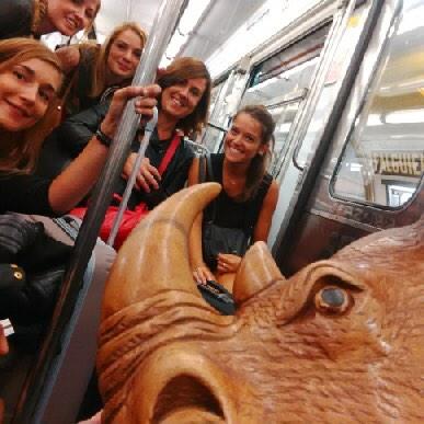 PierrickBriand's tweet photo. Les RHINOS GIRLS arrivent sur #MondialAuto http://t.co/YQPEoZ9buE
