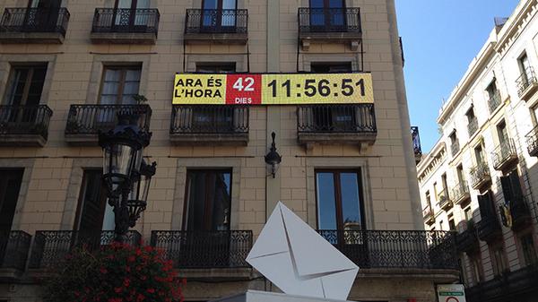 STEREORENT's tweet image. Comptador #9N a Plaça Sant Jaume: 24 mòduls de 16mm de resolució de cortina de LEDs #ActiveLED stereorent.es/web/index.php/…