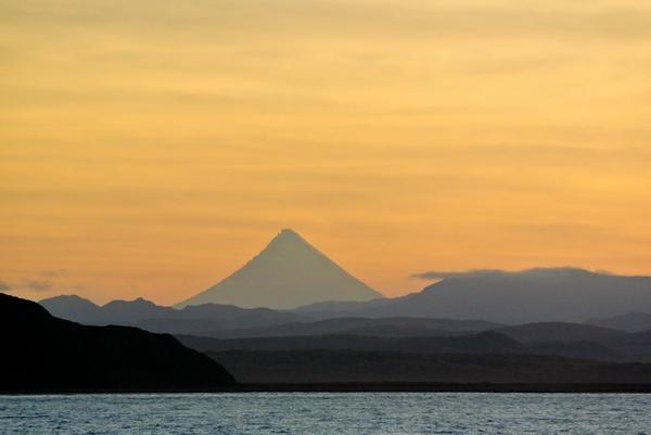 classetouriste's tweet photo. all about volcanoes and Indian summer in #kamchatka #russia on board l'Austral from @ponant_cruises #findingremote http://t.co/wdOEMzHYTA