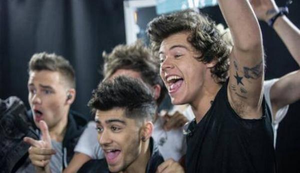 **Look at them they look all so happy**

#4YearsOfOneDirection