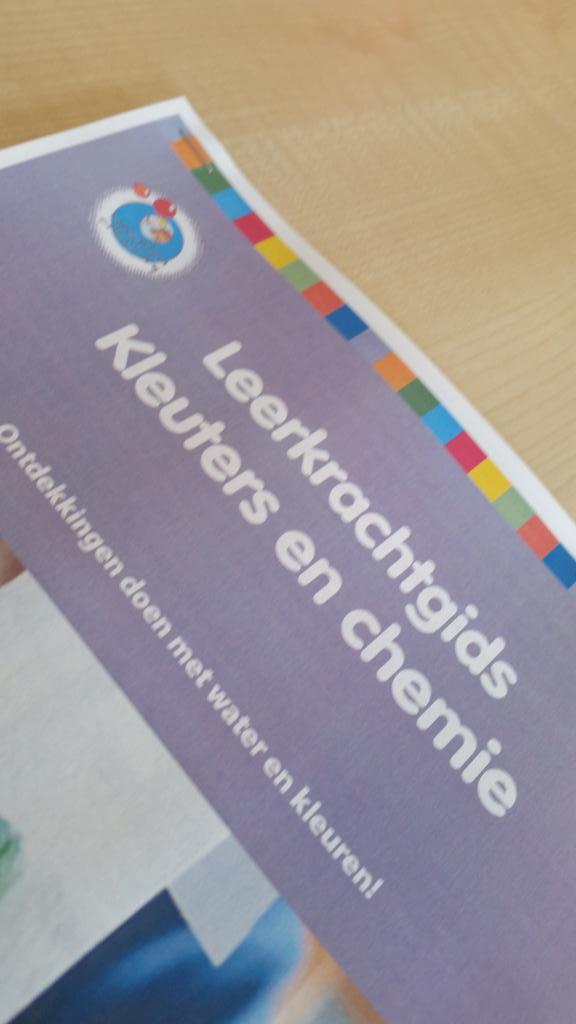 ArbeidsmarktNOB's tweet photo. GAVE leerkrachtgids 'Kleuters en Chemie'
#jonggeleerdisoudgedaan #onderzoekend #ontwerpend #ontdekkend @StichtingC3 http://t.co/edwYBJ7uL1