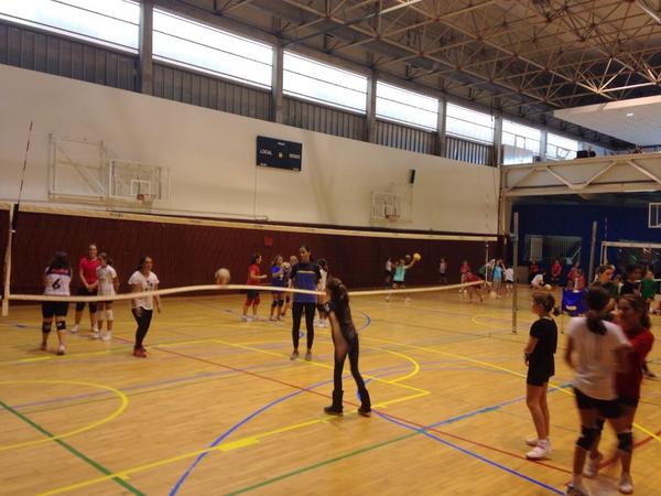 VoleibolRGCC's tweet photo. 75 NIÑAS #CursilloRGCC | ÉXITO DE NUESTRA ESCUELA | RÉCORD DE INSCRIPCIONES #RGCC #Unplacertrabajarconlaspeques http://t.co/Uq7fR4uZvX
