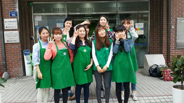 anny_104594's tweet photo. #매장소식[충북지역CSR활동]
가을이 물씬 느껴지는 요즘!
청주지역에서 실버바리스타 커피세미나를 열었습니다! 시간이 갈수록 실버바리스타분들의 커피에 대한 이해도상승! 뜻깊은 시간을 보냅니다^^// http://t.co/ItLe34eTbe