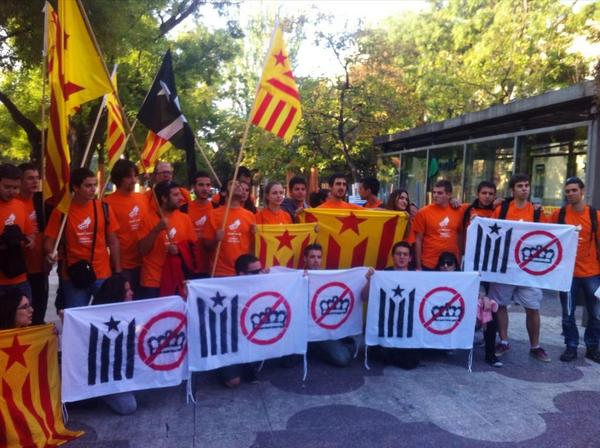 Jordi i Guifré absolució! Solidaritat des de #Mataró amb els companys concentrats a #Madrid: #FocAlRei #FocAlTribunal