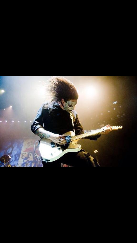 Happy birthday Jim Root! For bring us unreal music , some of the greatest guitar work Ive listened too! Thankyou! 
