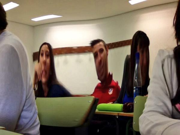 Marietaromerog's tweet photo. Muy divertidas las clases. Los más bellos 💜 @Raqel13 @MJose21 @kikote1994 @ElflechaFer http://t.co/I6iHlVeUUp
