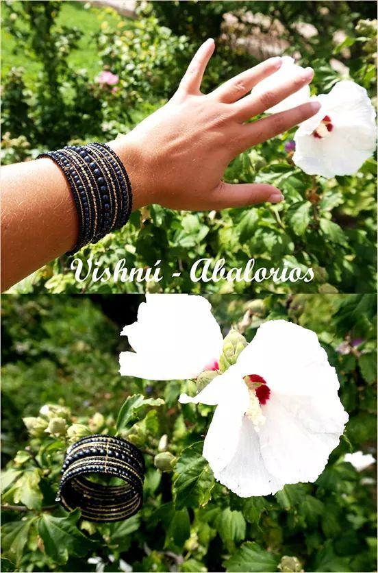 vishnuabalorios's tweet photo. NEW BRAZALETE PERLAS STRASS NEGRO 4€ http://t.co/GdCr4chTO9