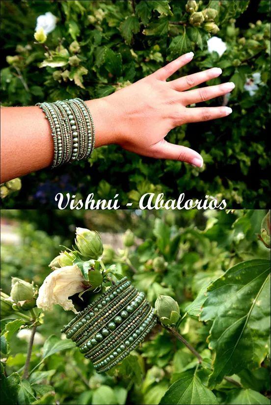 vishnuabalorios's tweet photo. NEW BRAZALETE PERLAS STRASS VERDE MILITAR 4€ http://t.co/wgUuO5VUR6