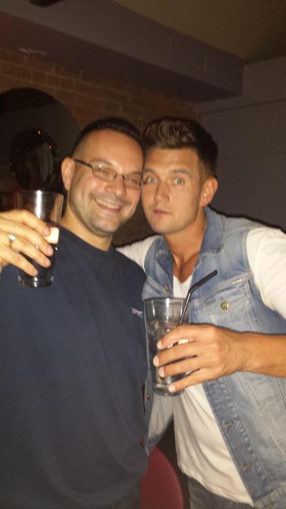 MarkIHenderson's tweet photo. @NickNevern look how happy we were to see each other... http://t.co/P2QArbMLCM