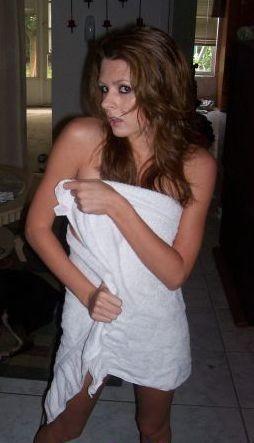 Bestnasti1's tweet photo. "@Laura_chaude: SI + DE 30 #RETWEET j'enlève tout !!! http://t.co/aLDhPoXQWa"