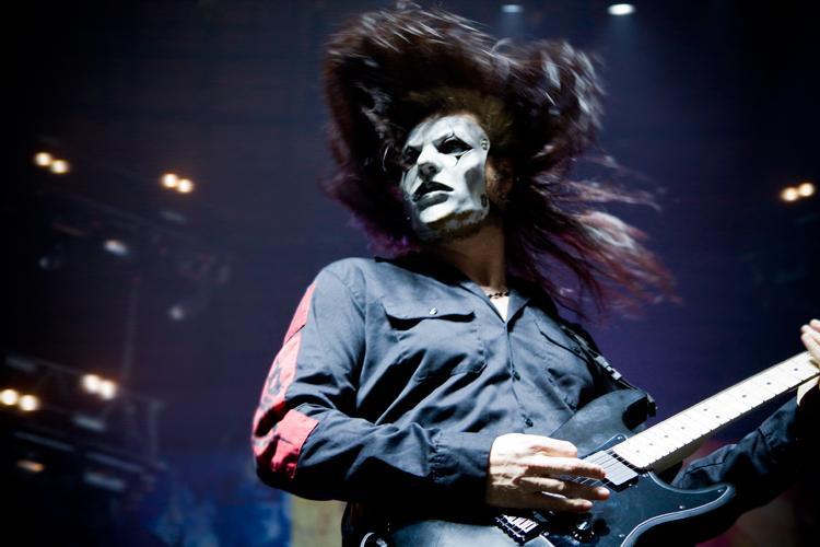 Rt if you wish a Happy Birthday to 
Jim Root lead Guitarist of Slipknot 