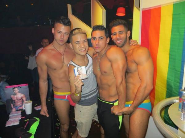 QuanOfficialll's tweet photo. So glam so jelly of this boy inbetween #Murlopher my time comingsoon @TopherDimaggioo @pablohernandez7 @MurraySwanby http://t.co/rPEhAdfmL6
