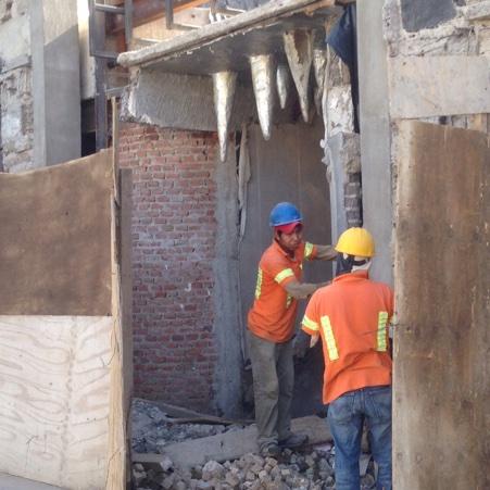 Hoy se retiró la puerta de la ex-discoteca New's Divine. Ahora se transformará en la puerta del #memorialnewsdivine