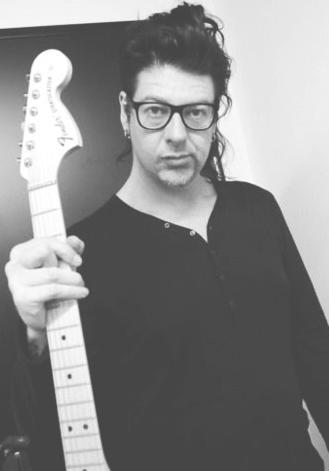 Hoy 2 de octubre  es el cumpleaños de James root <3 mi ídolo! Happy birthday  Jim |m| 