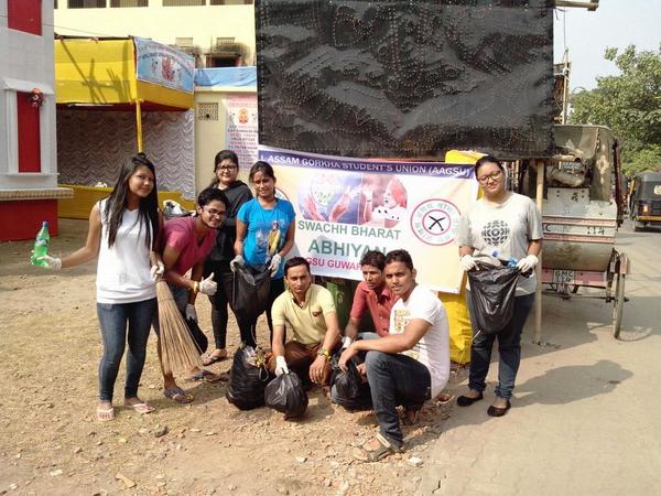 VKEY05's tweet photo. #CleanIndia we did our responsibility and we felt proud....! @timesnow  @PMOIndia  @Swamy39  @aagsuinfo @narendramodi http://t.co/C1TmUWshOm