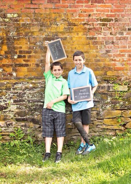 RoyaGio's tweet image. @Fox5Shawn @fox5newsdc #fox5edge #tbt Mathias Giordano fighting #osteosarcoma ( bone cancer) w his brother Troy. RT