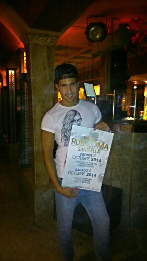 antonio_perdi's tweet photo. Pues este viernes y sabado os espero en la inaguracion de nuevo pub roma! Habra sorpresas y regalos para todo! http://t.co/GPGz3mA6x5