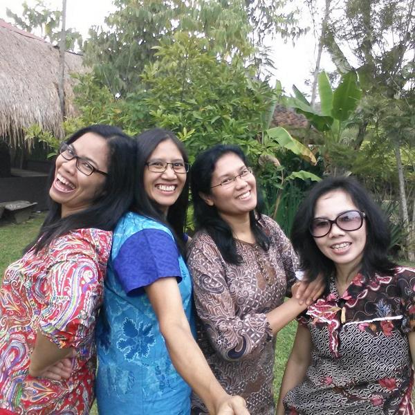 Bangganya bisa berbusana batik <a href="/sobatbudaya/">Sobat Budaya</a> #SelfieBATIK  <a href="/SobatBudayaBDG/">Sobat Budaya Bandung</a>