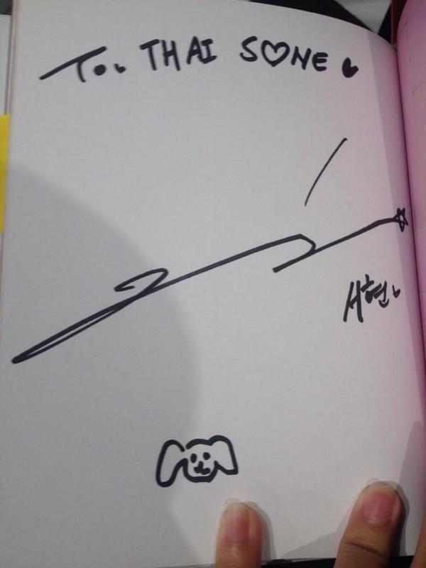 far_npp's tweet photo. เอาตรงๆมั้ย แวบแรกสนใจรูปข้างล่าง ไม่ได้สนใจลายเซ็นเลย ฮ่าๆๆๆๆ บวกๆๆๆ #Holler2ndWin http://t.co/GZ6sdMnT9b