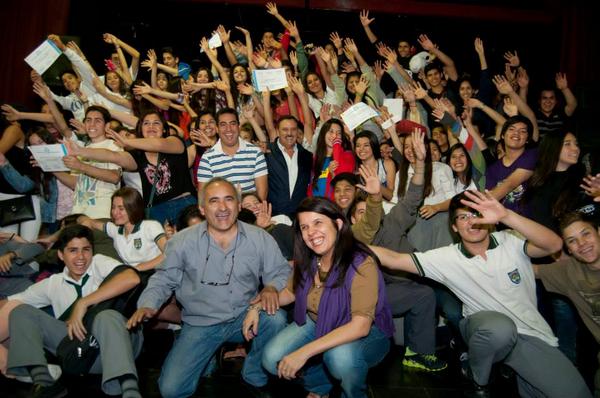 QuintelaRicardo's tweet image. En entrega de premios a los chicos ganadores de #Estudiantina2014.¡Gracias por su participación y compromiso chicos!