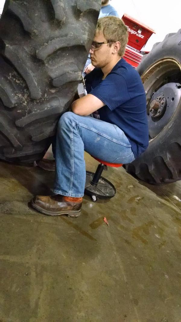 NECCPassouts's tweet photo. “@Caleb_meier69: The struggle is real for @spudleapley  #teamstilldrunkintheAM @NECCPassouts http://t.co/WlXq84b6E5” Hilarious!!
