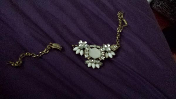 eschr121's tweet photo. So bummed! Not even 4 days and my new necklace from @Target is broken. http://t.co/j8xlQiwUgl